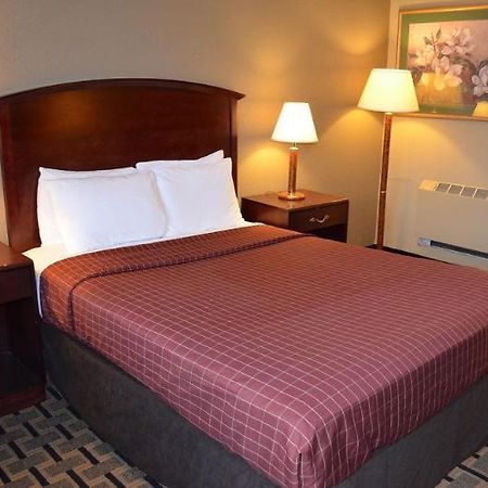 Shorecrest Motor Inn Detroit Bagian luar foto