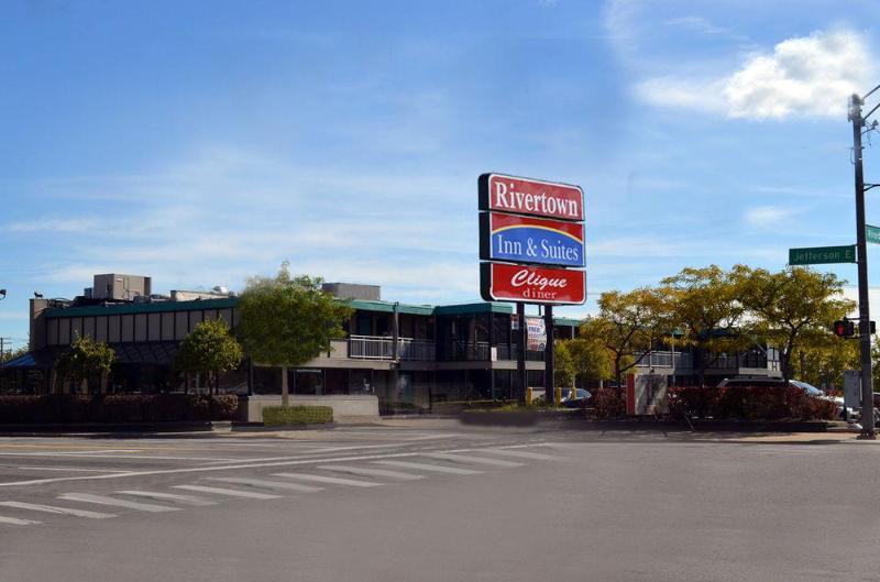 Shorecrest Motor Inn Detroit Bagian luar foto