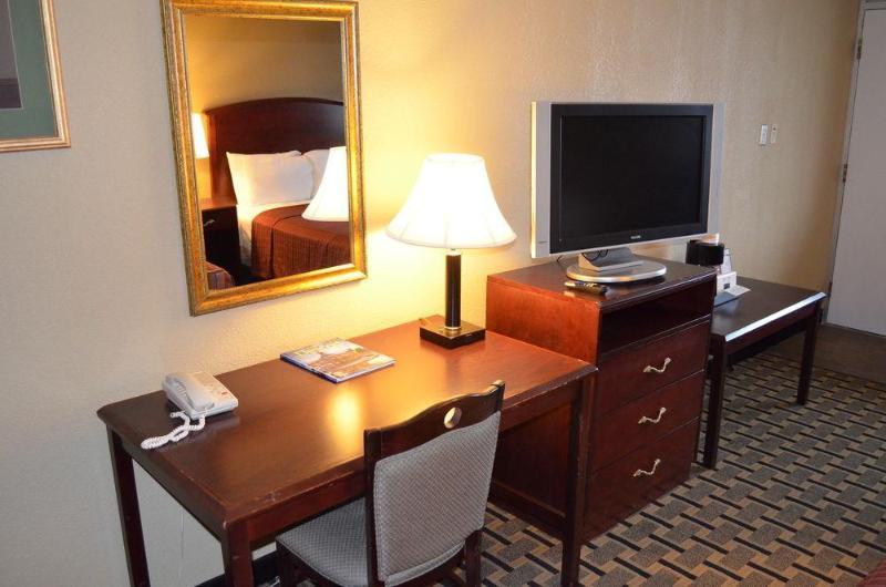 Shorecrest Motor Inn Detroit Bagian luar foto