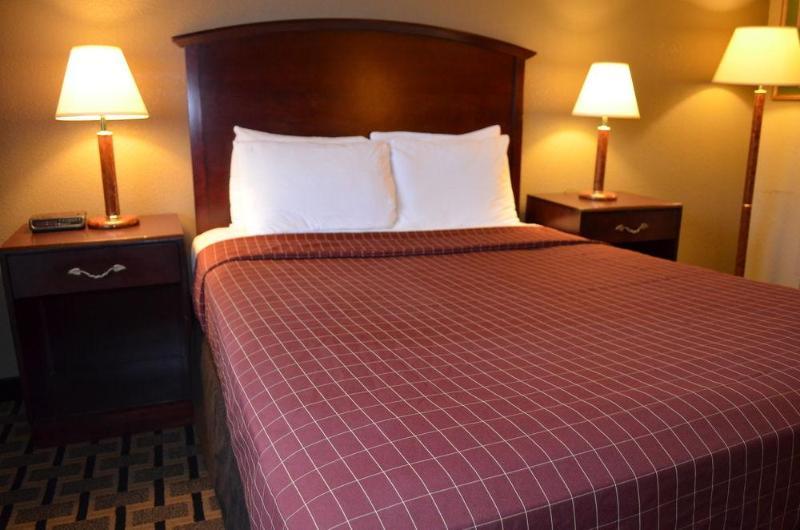 Shorecrest Motor Inn Detroit Bagian luar foto